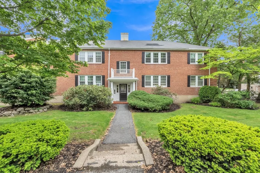 7 Hammond Pond Pkwy #1, Newton, MA 02467