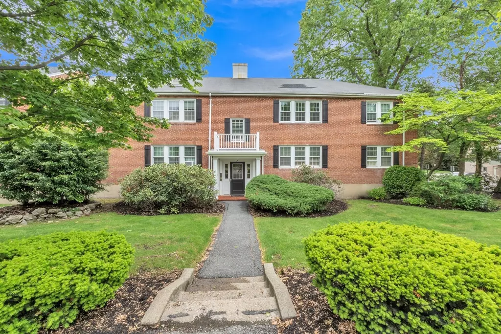 Newton, MA 02467,7 Hammond Pond Pkwy #1