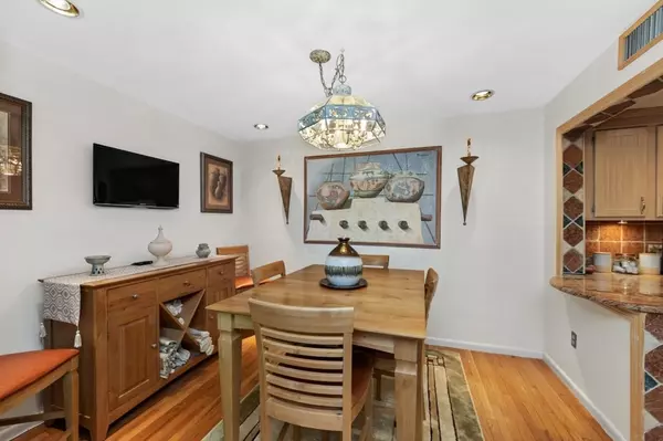 Lynnfield, MA 01940,1100 Salem St #103