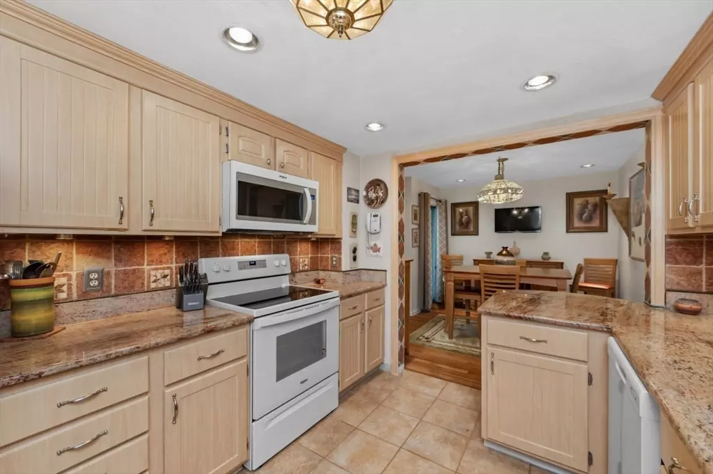 Lynnfield, MA 01940,1100 Salem St #103