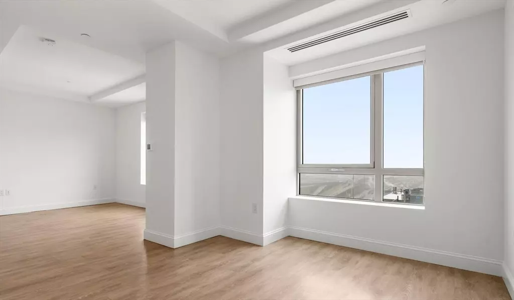 99 Kneeland St #1810, Boston, MA 02111