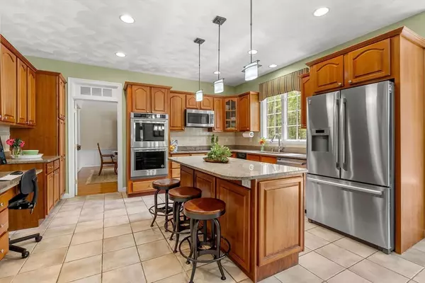 Middleton, MA 01949,6 Bishop Ln