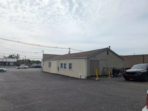 Cranston, RI 02920,490 Atwood Ave