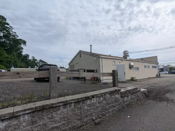 Cranston, RI 02920,490 Atwood Ave