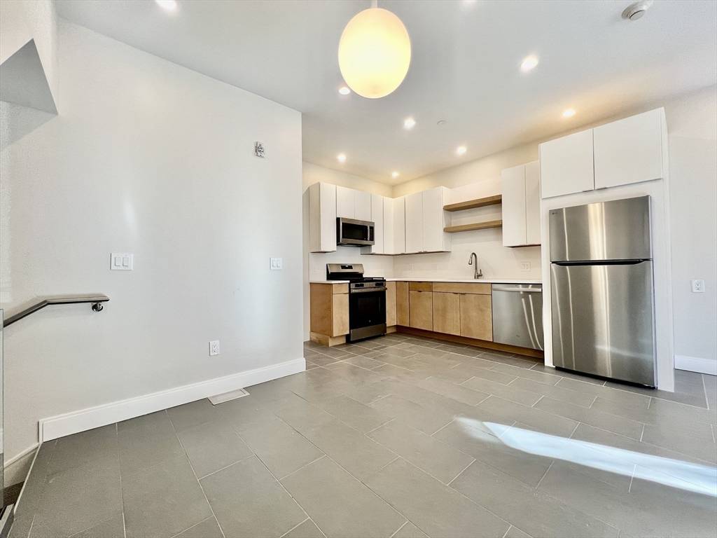 1607 Tremont St #1, Boston, MA 02120