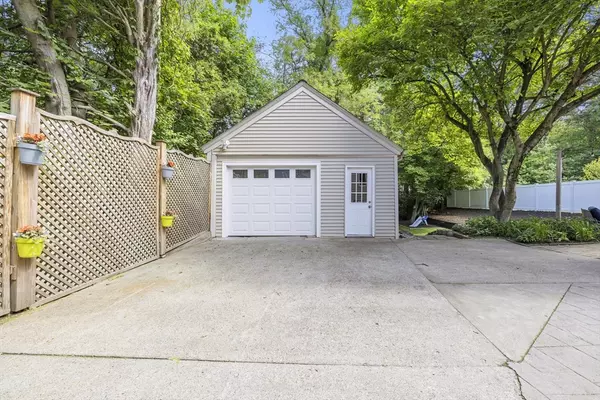 Longmeadow, MA 01106,26 Edgewood Ave