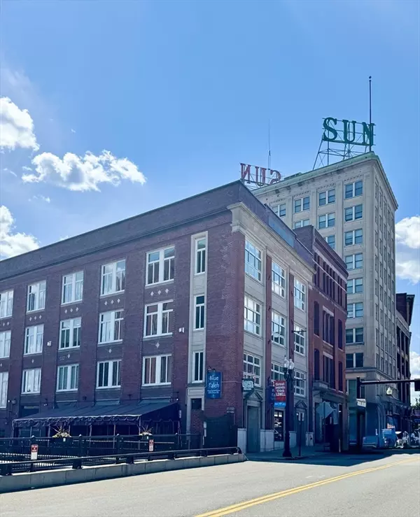 15 Kearney Sq #401, Lowell, MA 01852