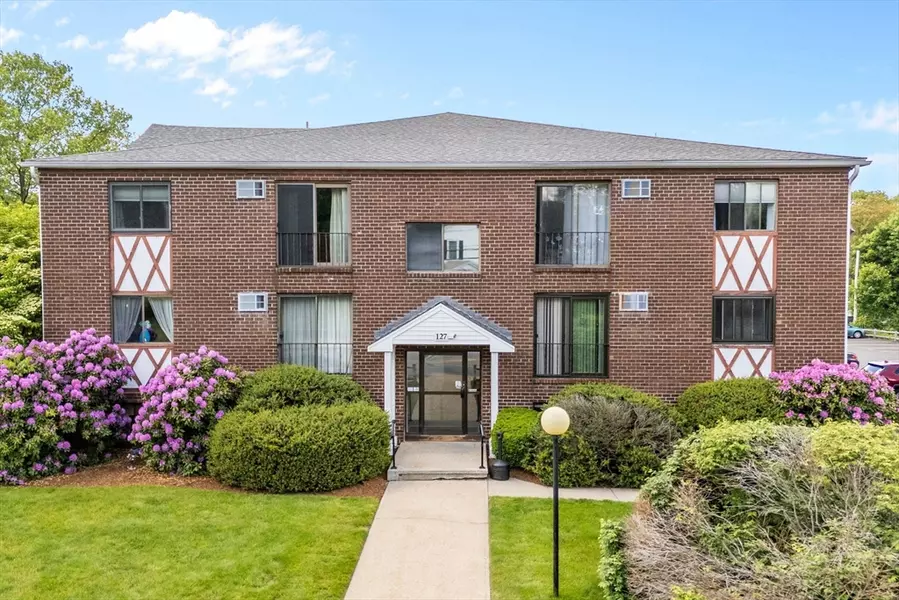 127 King St #104, Franklin, MA 02038