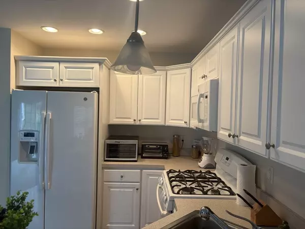 Ayer, MA 01432,43 Longview Cir #B