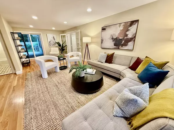 Wellesley, MA 02481,6 Willow Park