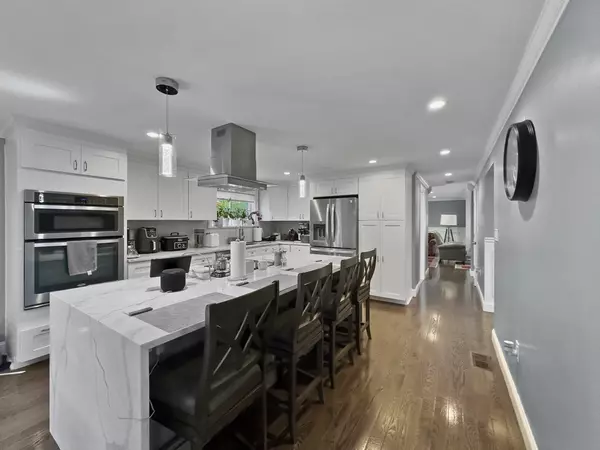North Andover, MA 01845,851 Forest St
