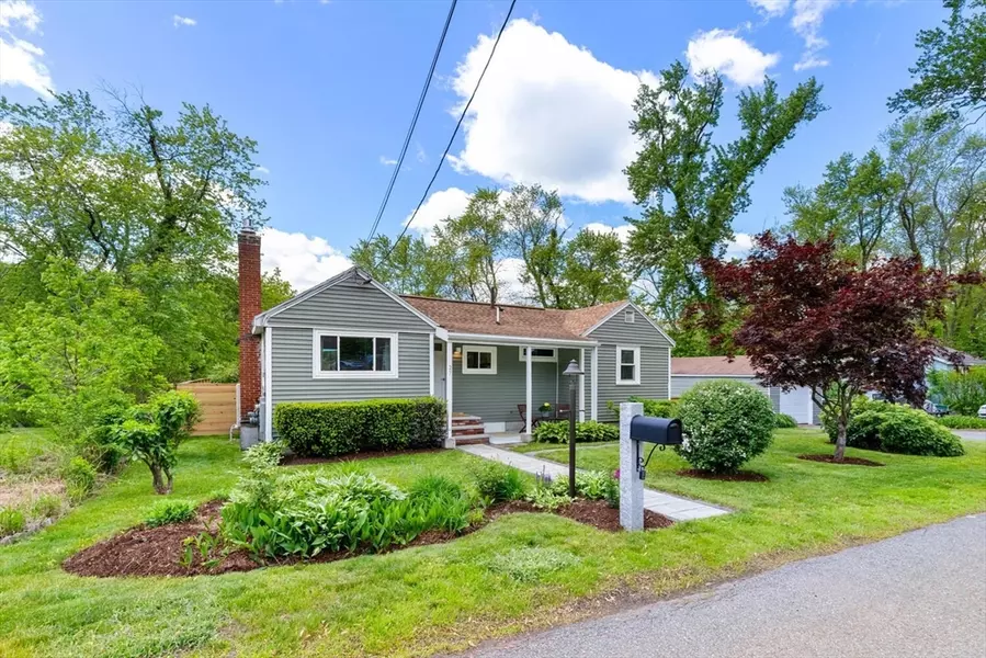 27 Waterview Ave, Billerica, MA 01862