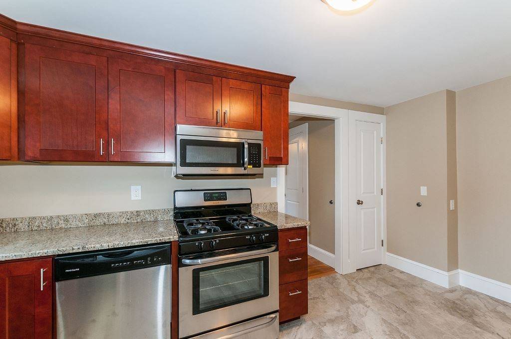 Waltham, MA 02453,35 Barnes St #1