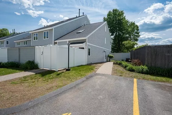 42 Meadow Pond Dr #N, Leominster, MA 01453