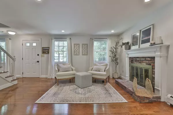 Milton, MA 02186,1 Columbine Rd