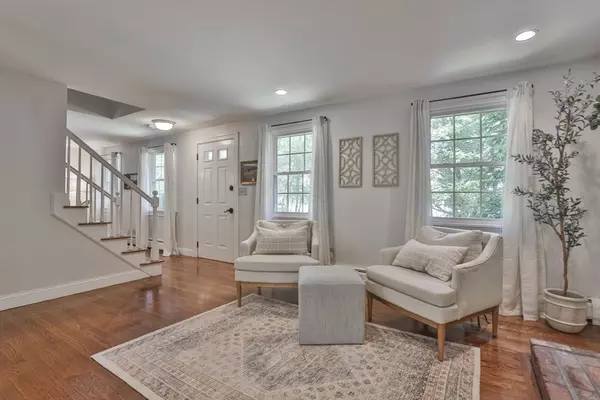 Milton, MA 02186,1 Columbine Rd
