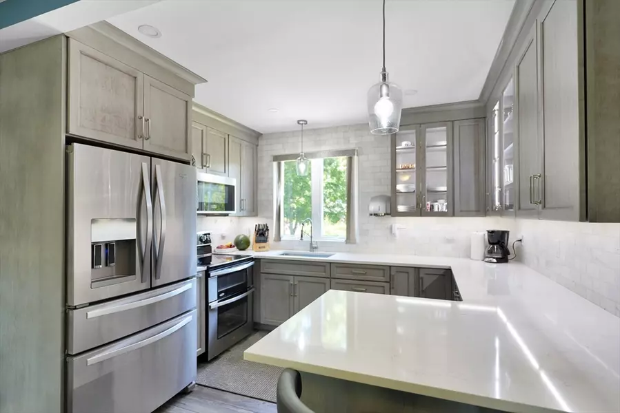 289 New Bedford Rd, Rochester, MA 02770