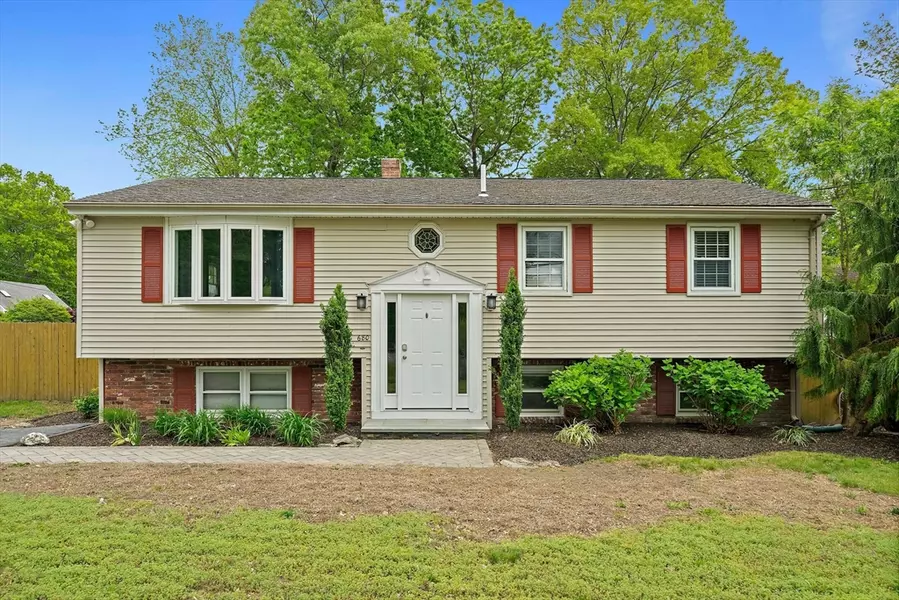 680 Old Warren Rd, Swansea, MA 02777