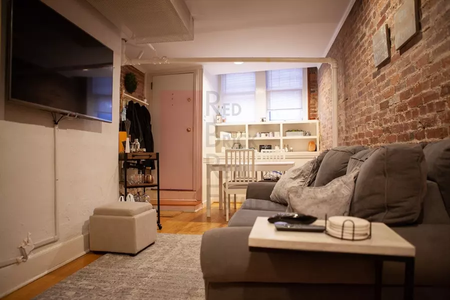 76 Phillips St #A, Boston, MA 02114