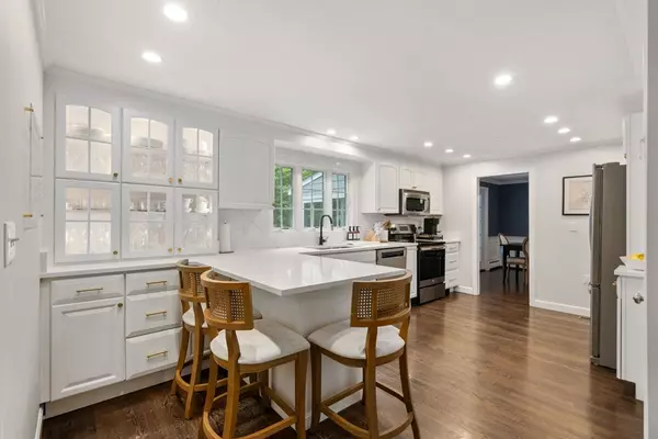 Medfield, MA 02052,36 Indian Hill Rd