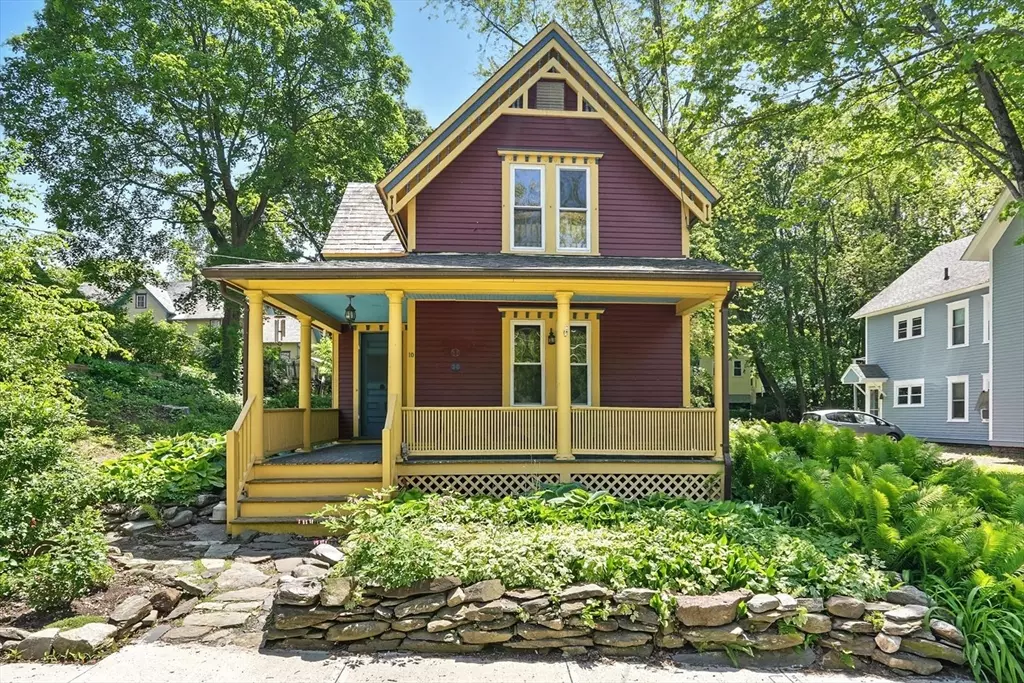 Greenfield, MA 01301,10 Walnut Street