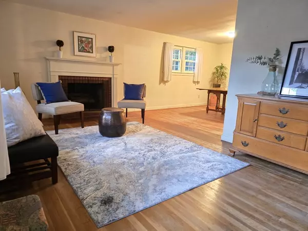Holden, MA 01520,22 Wild Rose Avenue