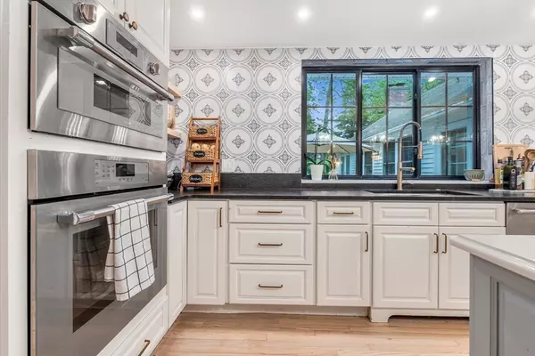 Londonderry, NH 03053,4 Rockwood Ln