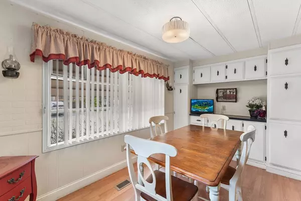 Plainville, MA 02762,18 Taunton St #40