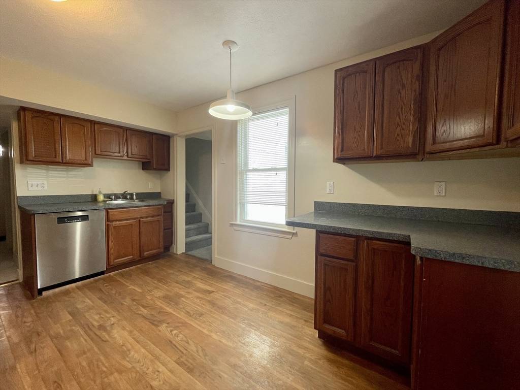 Newton, MA 02458,25 Oakland St #1
