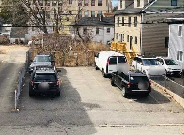 31 Chapel St, Lowell, MA 01852