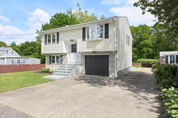24 Roosevelt St, Taunton, MA 02780