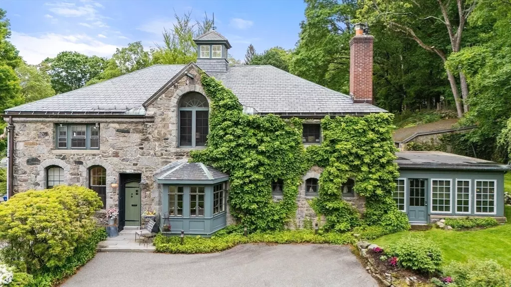 74 Warren St, Newton, MA 02459