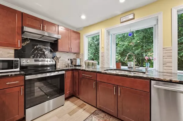 Longmeadow, MA 01106,384 Longmeadow St