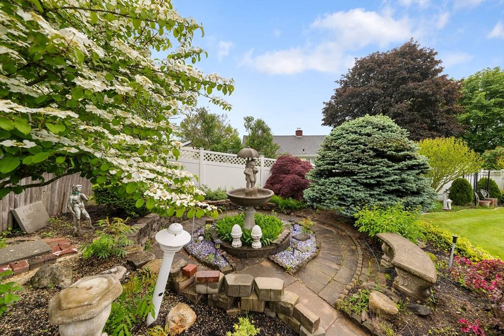 Haverhill, MA 01830,39 Longview Street
