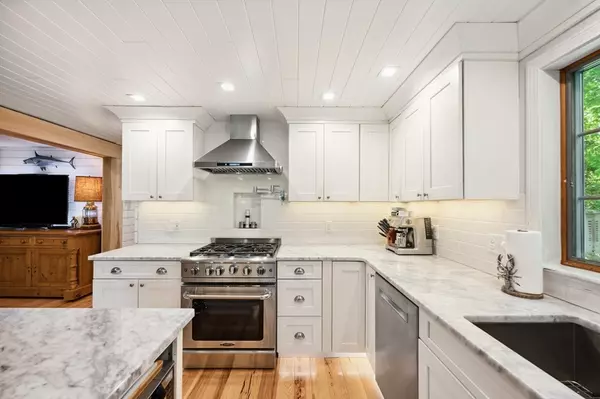 Gloucester, MA 01930,15 Youngs Rd