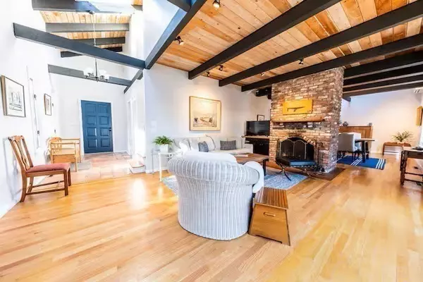 Gloucester, MA 01930,44 Ye Olde County Rd