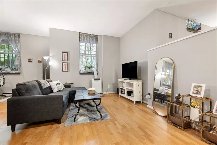 350 W 4th St #103, Boston, MA 02127