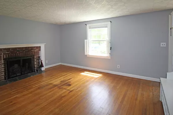 Holyoke, MA 01040,1 Stratford Rd