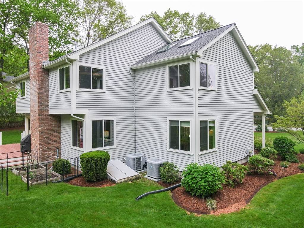 Ashland, MA 01721,10 Grover Rd