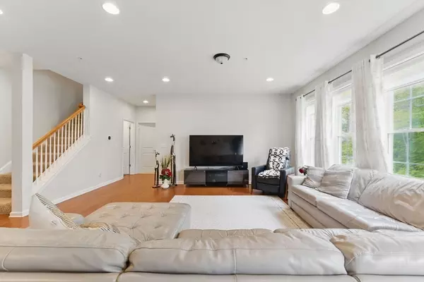 35 Spruce St #35 Hopkinton, MA 01748