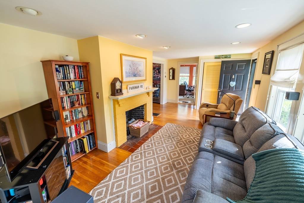 Reading, MA 01867,9 Parkman Rd