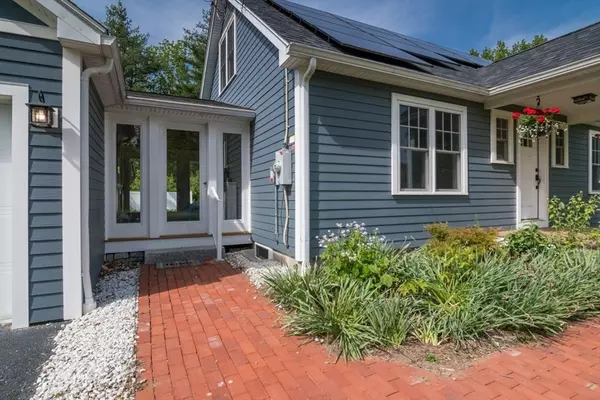 Amherst, MA 01002,24 Potwine Ln