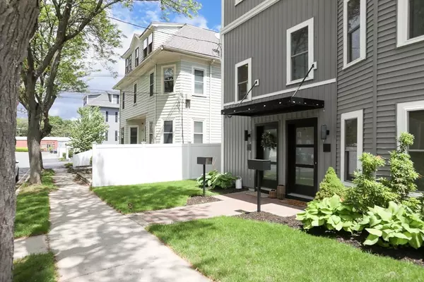 Wakefield, MA 01880,10 Wakefield Ave #A