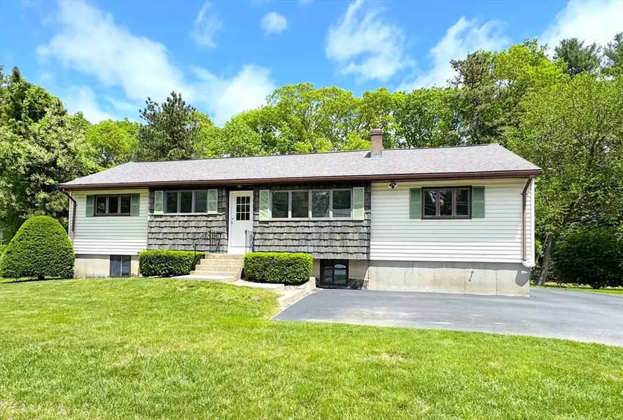 6 Oak St, Foxboro, MA 02035