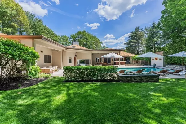 Milton, MA 02186,81 Countryside Ln