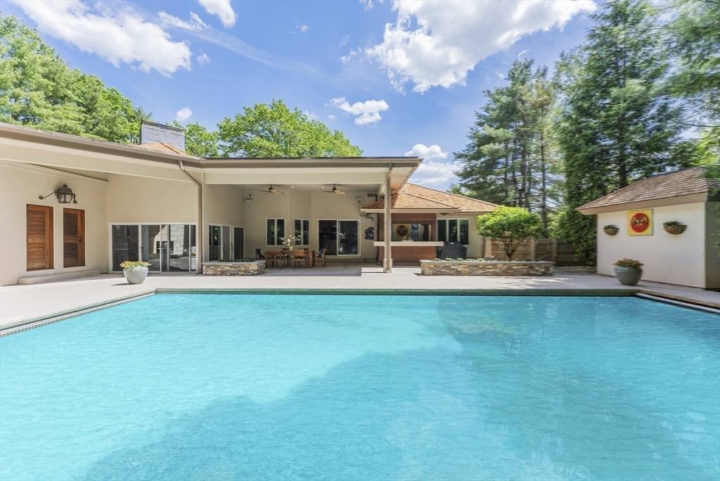 Milton, MA 02186,81 Countryside Ln