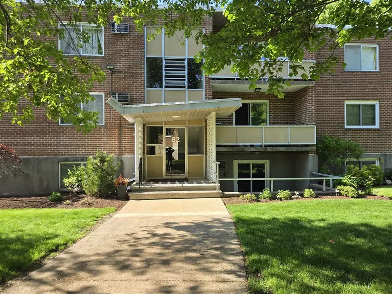 82 Lionel Ave #B, Waltham, MA 02452