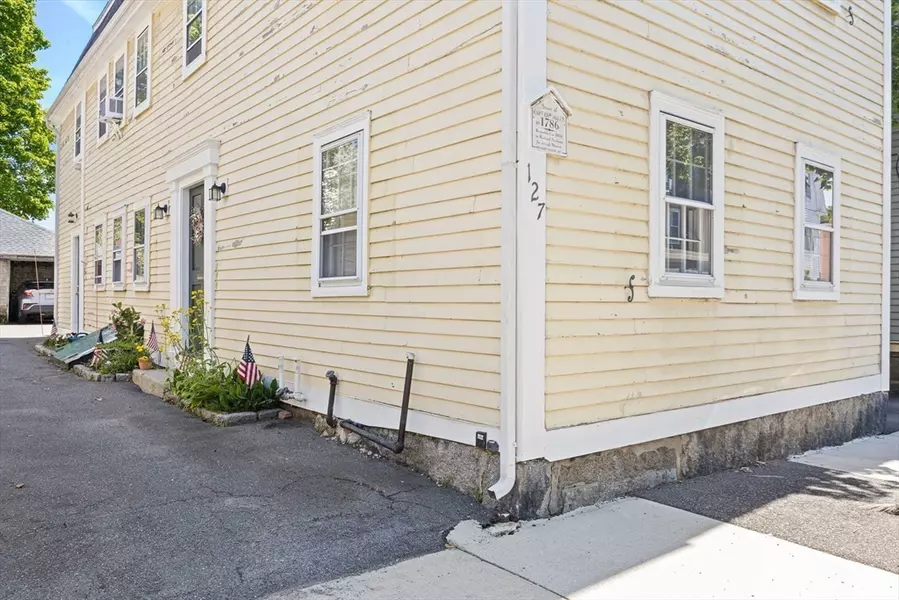 127 Derby St #1, Salem, MA 01970