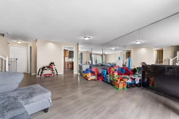 Grafton, MA 01536,7 Hovey Pond Drive #7