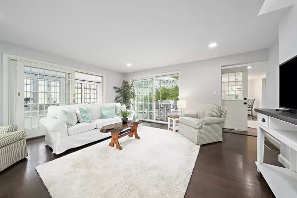 Cohasset, MA 02025,323 N Main St